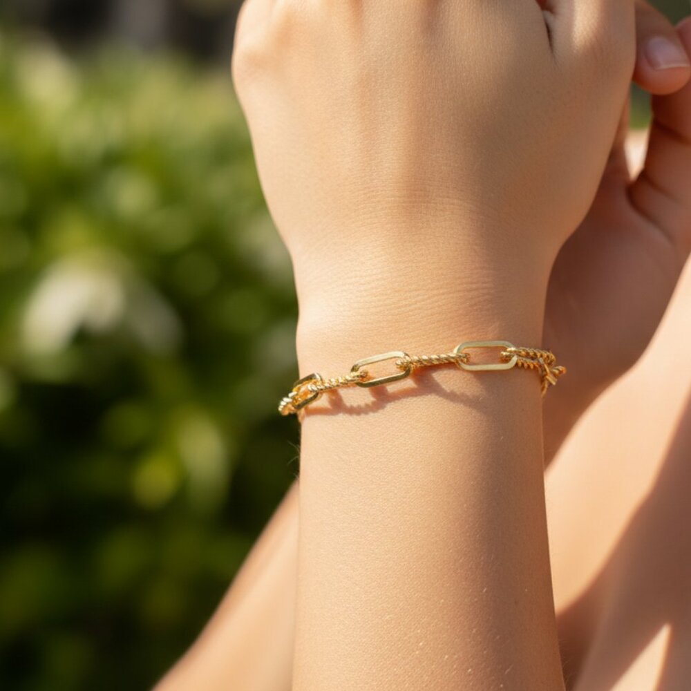 "Trendy Handmade Bracelet – A Thoughtful Gift for Girls & Women | UNVRC1584